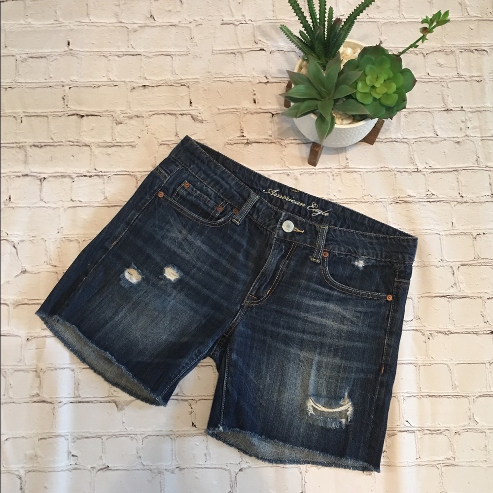 American Eagle medium waisted shorts
